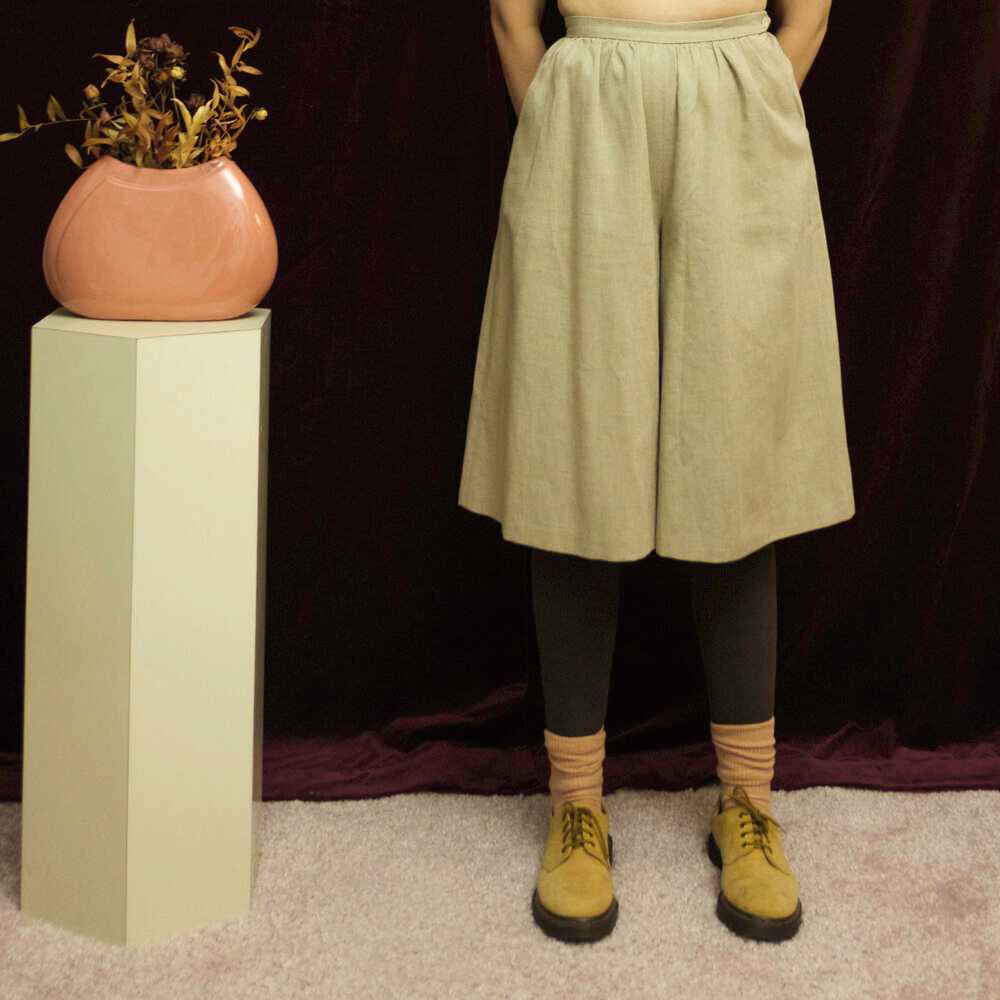 1970s JH Collectibles beige culottes - image 2