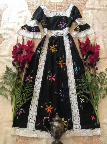 Authentic 1970’s vintage black floral dress from M