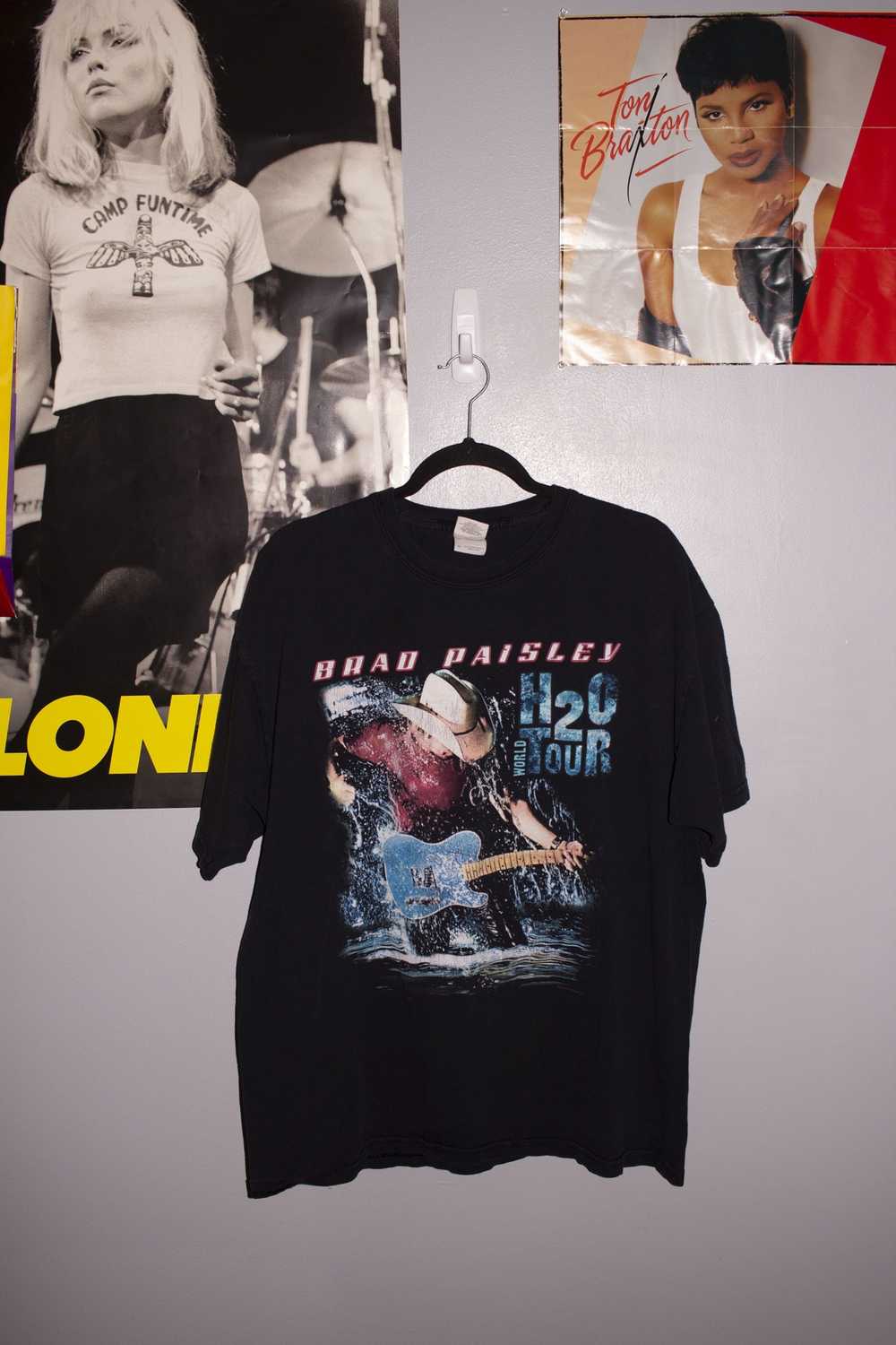 Band Tees × Vintage 2010 Brad Paisley H20 Tour T-… - image 1