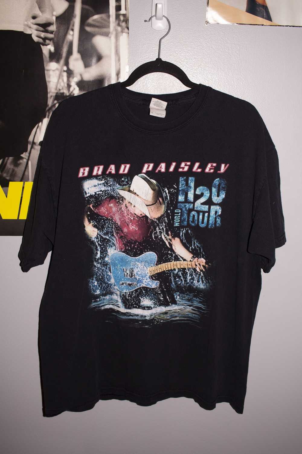 Band Tees × Vintage 2010 Brad Paisley H20 Tour T-… - image 4