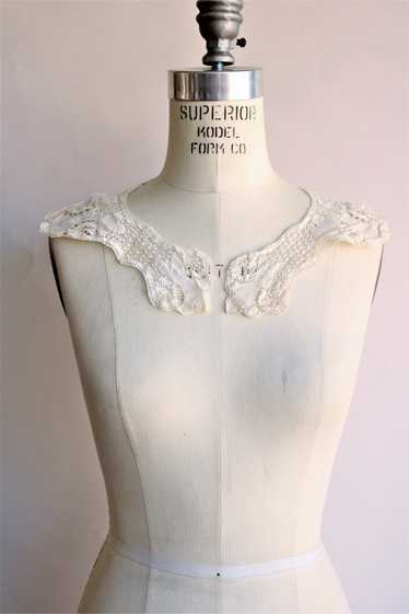 Antique Ivory Cotton Lace Collar Appliques.