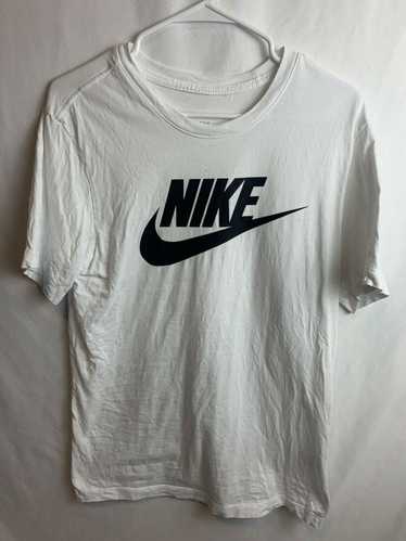 Nike Nike Men's Sportswear Futura T-Shirts AR5004-
