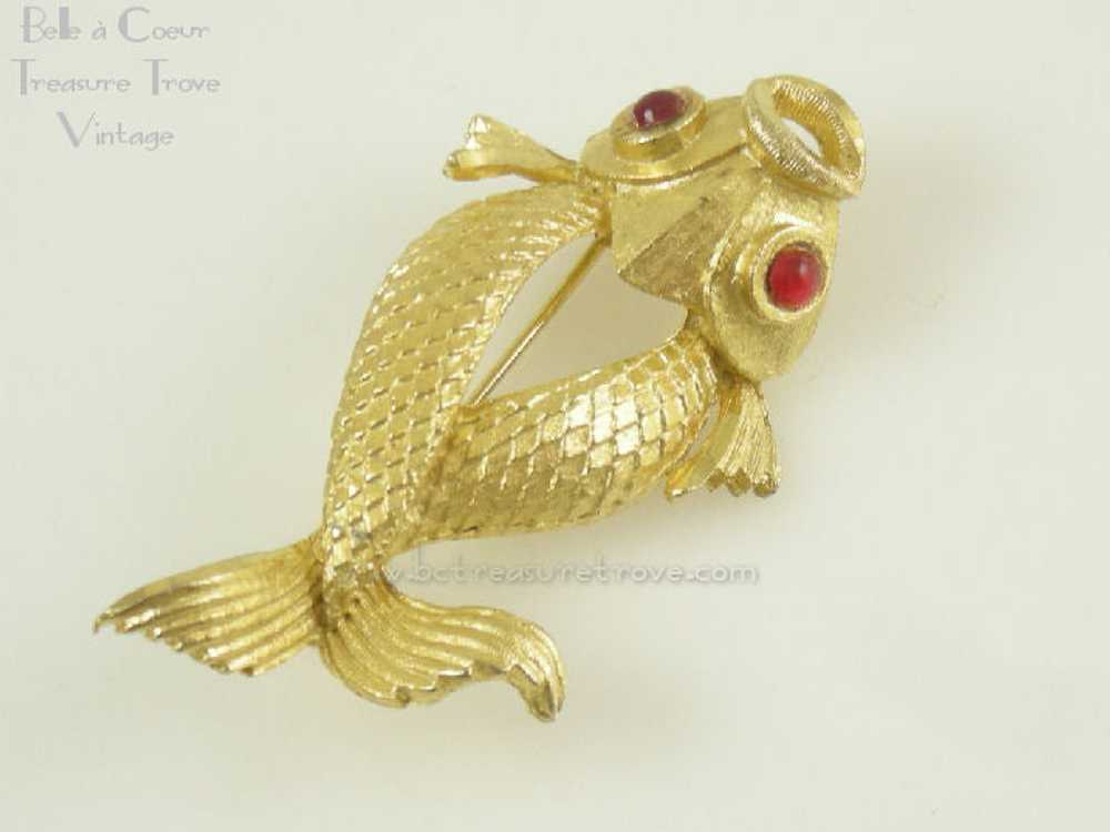 Goldtone Fish Brooch with Red Eyes Vintage Pin Si… - image 2