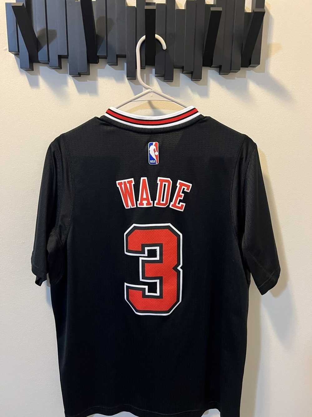 NBA Chicago Bulls NBA Wade 3 Jersey sz L - image 2