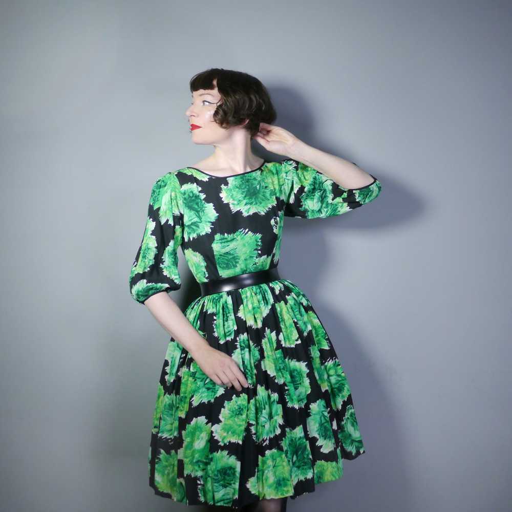 50s 60s GREEN AND BLACK FLORAL PRINT DRESS WITH C… - image 2