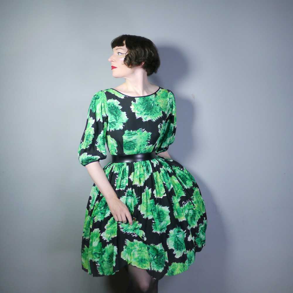 50s 60s GREEN AND BLACK FLORAL PRINT DRESS WITH C… - image 4