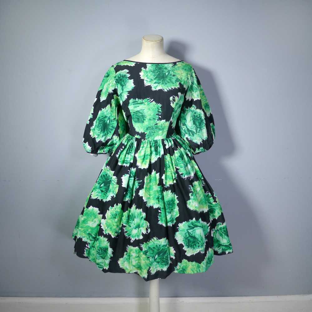 50s 60s GREEN AND BLACK FLORAL PRINT DRESS WITH C… - image 5