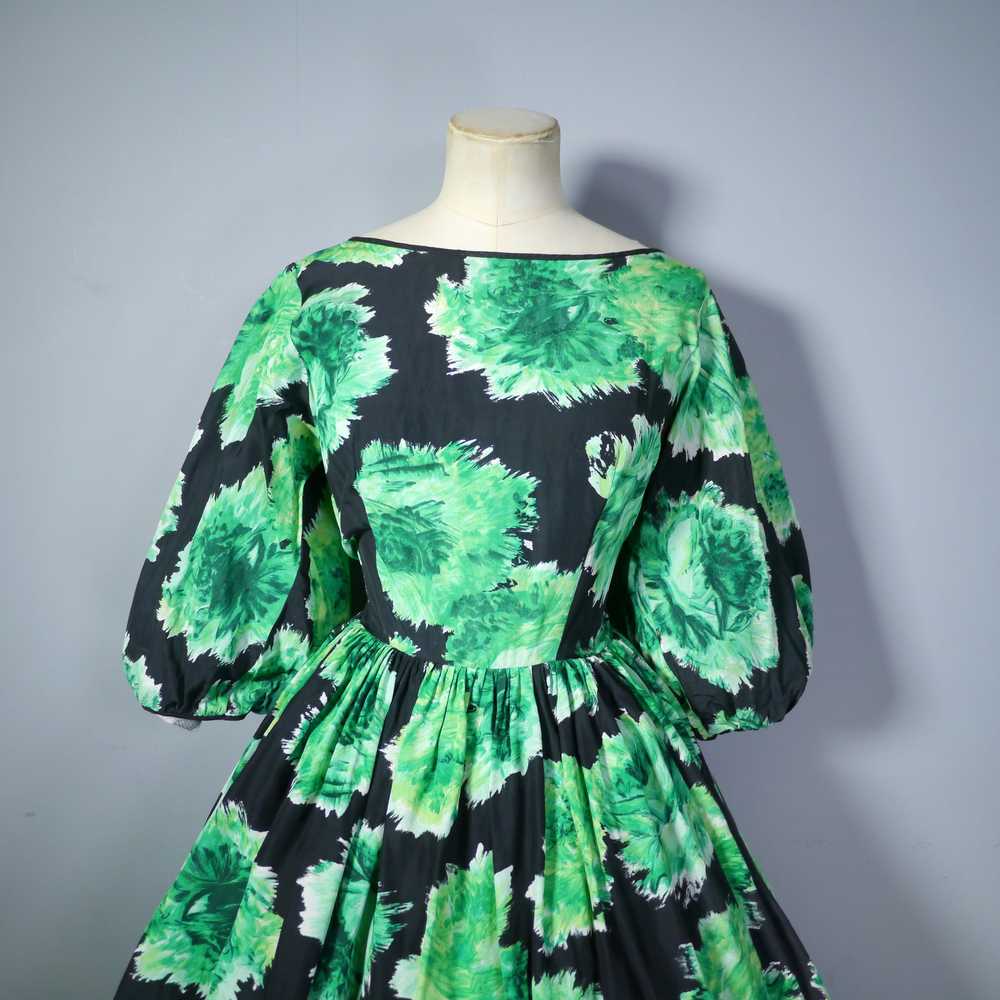 50s 60s GREEN AND BLACK FLORAL PRINT DRESS WITH C… - image 6