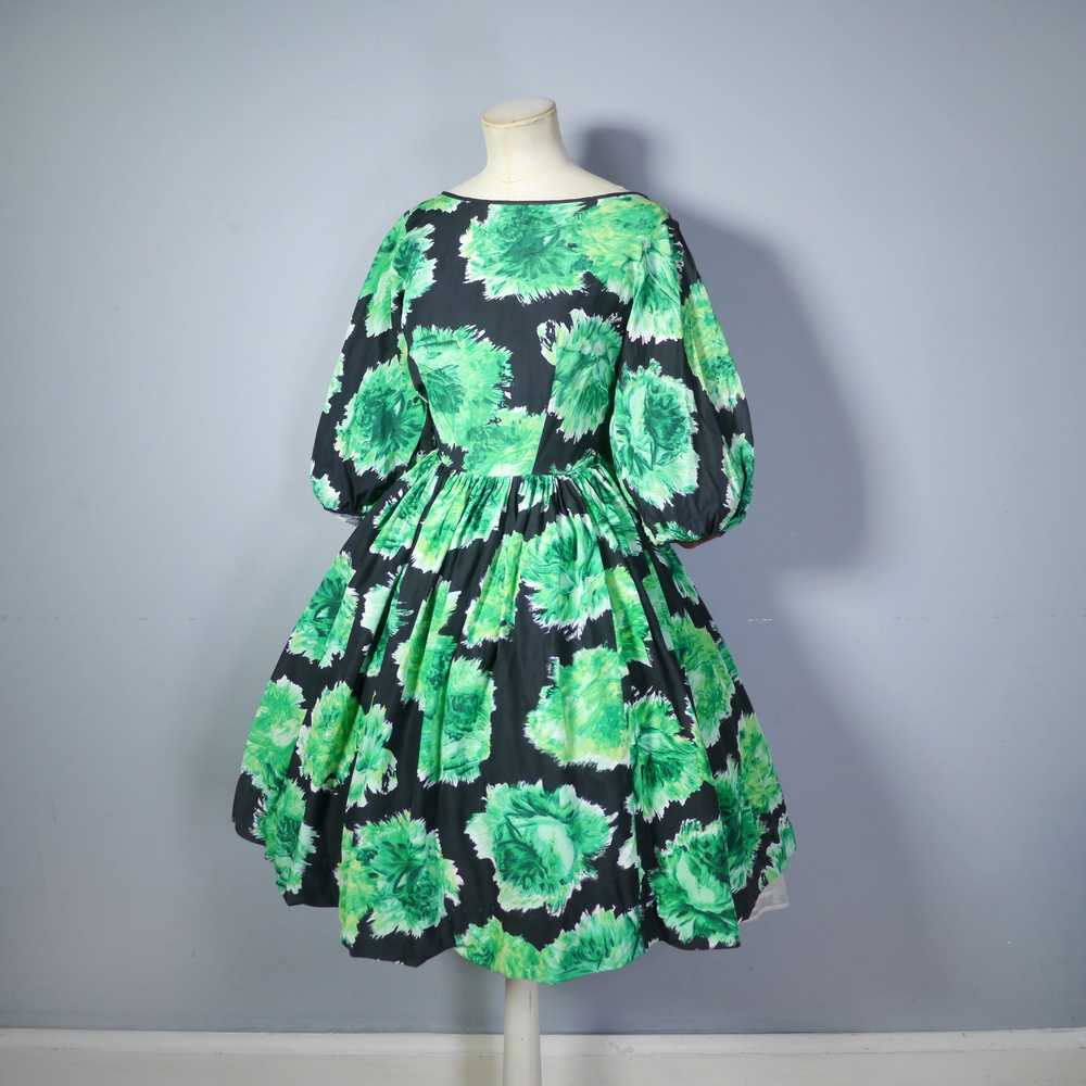 50s 60s GREEN AND BLACK FLORAL PRINT DRESS WITH C… - image 9