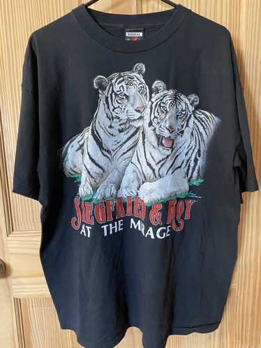 Animal Print 90's Vintage T-shirt “ Lion “ Siegfried & Roy®️Mirage.Las –  American Vintage Clothing Co.