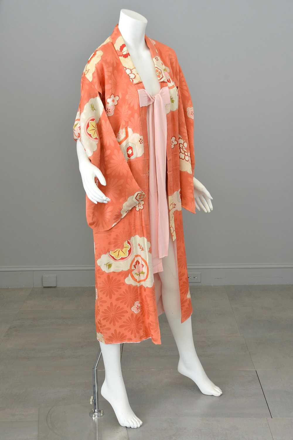 Vintage Kimono Coral and Pink Retro Floral and Cl… - image 4