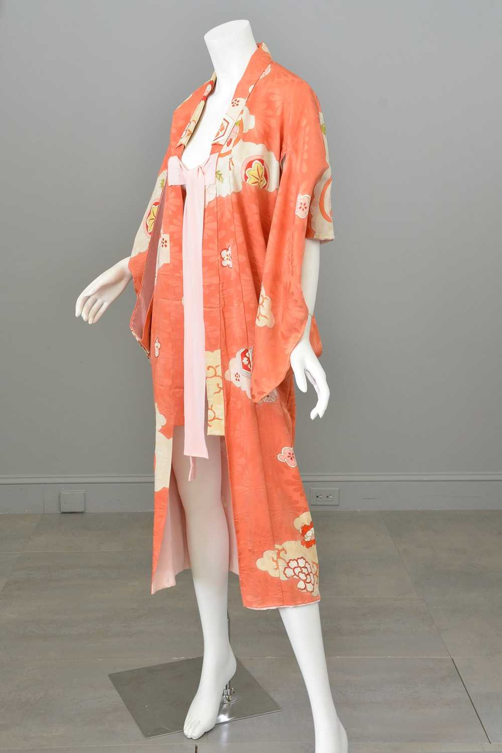 Vintage Kimono Coral and Pink Retro Floral and Cl… - image 5