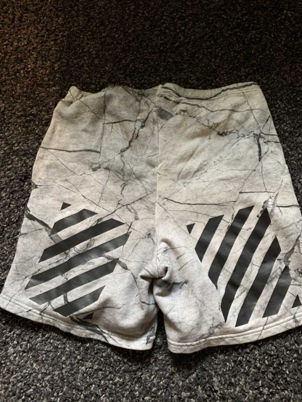 Off-White Marble Print Fleece Shorts - image 2