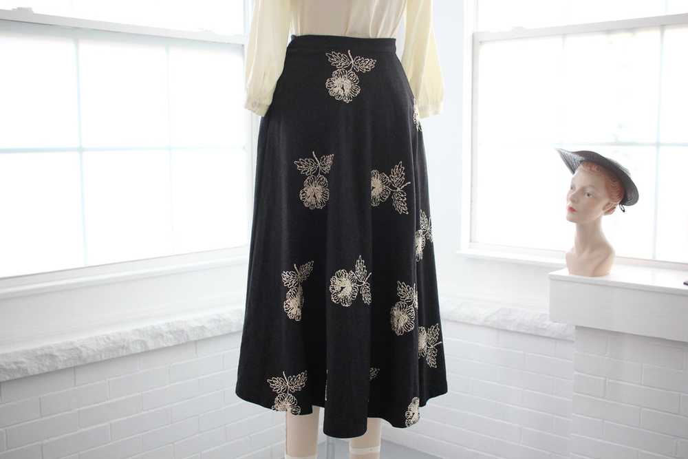 50s Embroidered Wool Skirt - image 3
