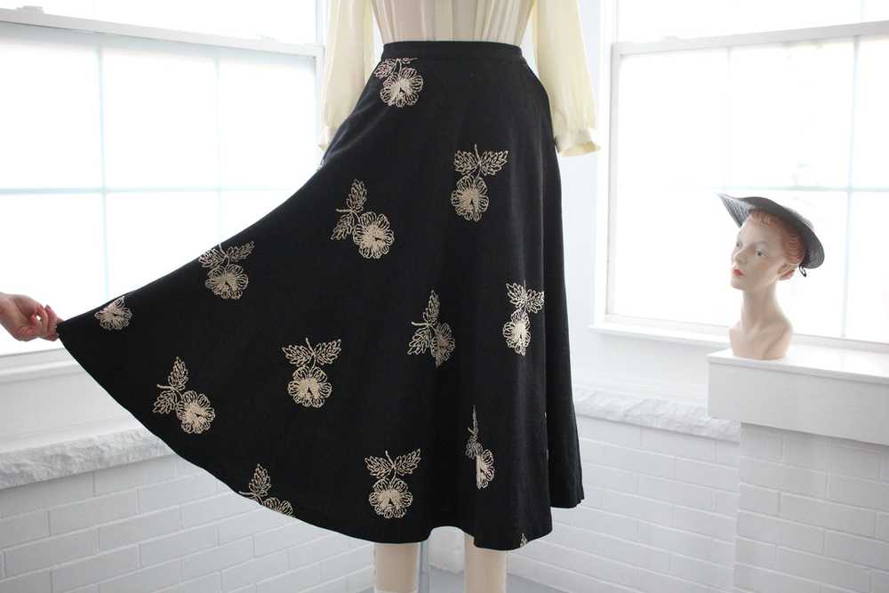 50s Embroidered Wool Skirt - image 4