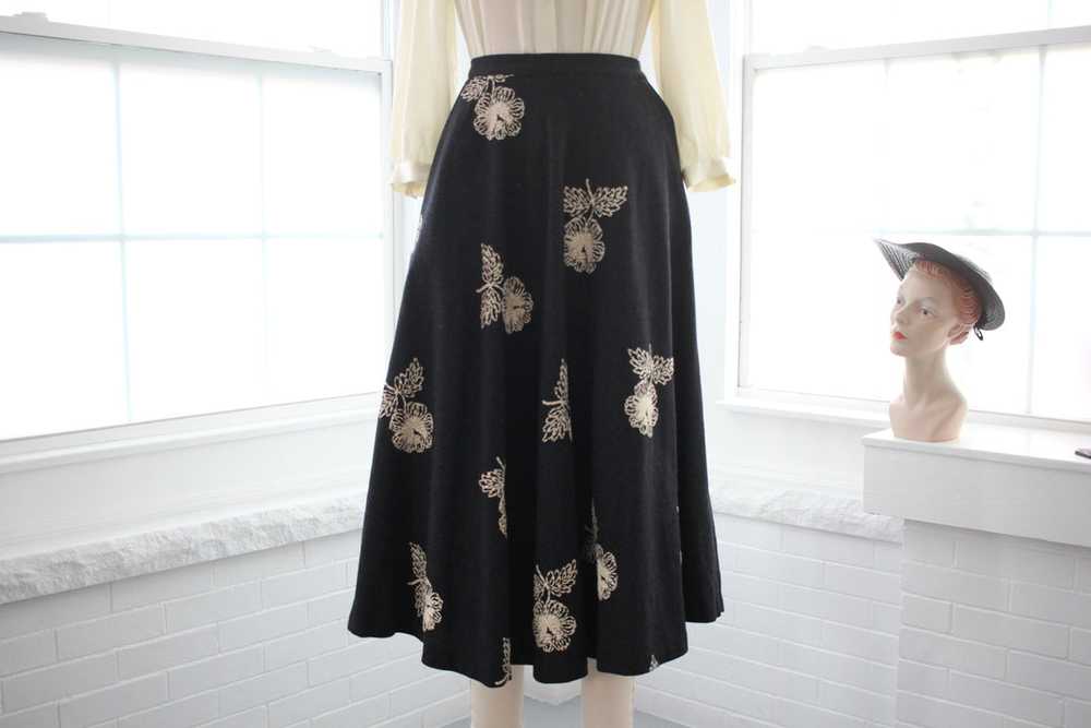 50s Embroidered Wool Skirt - image 7