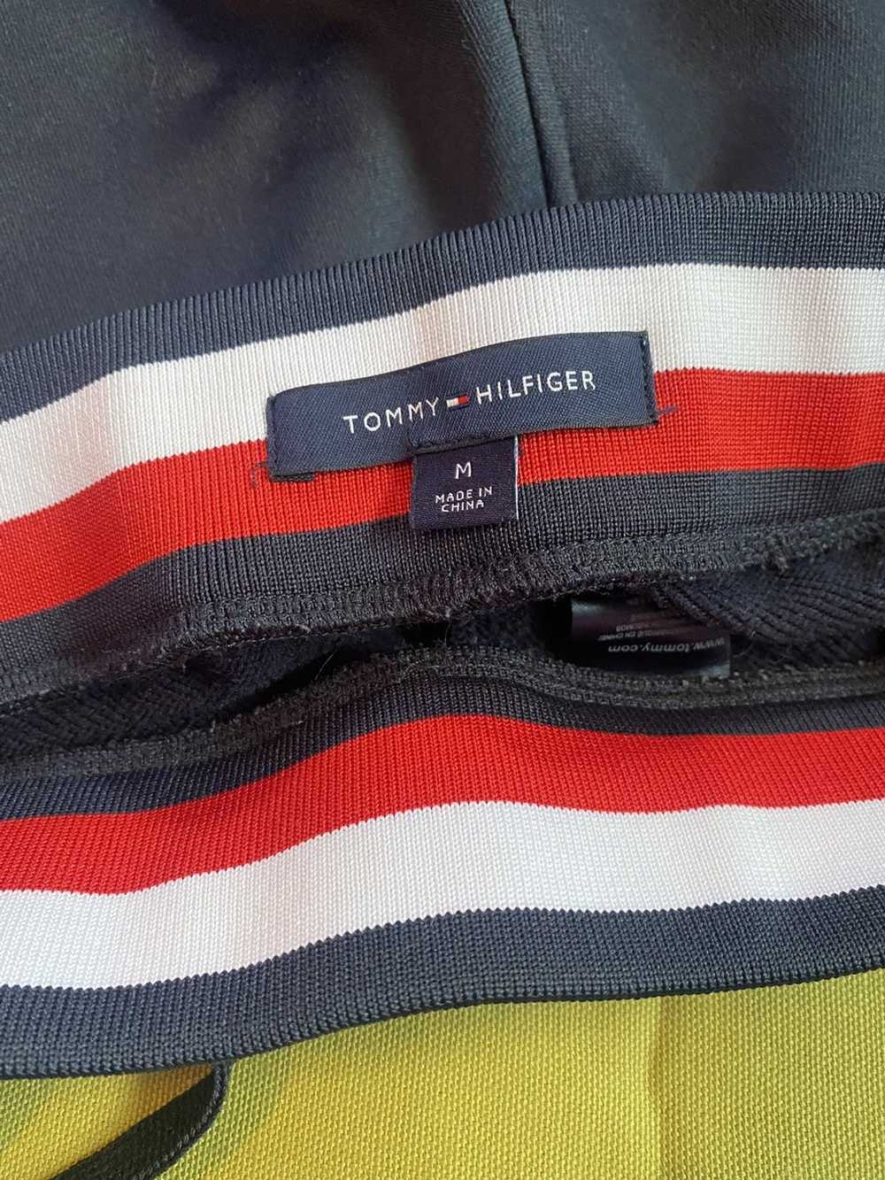 Tommy Hilfiger Tommy Hilfiger Shorts (Size M) - image 3