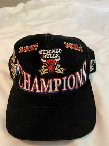 Chicago Bulls: Scotty Pippen 1997/98 Red & Black Reversible Champion J –  National Vintage League Ltd.