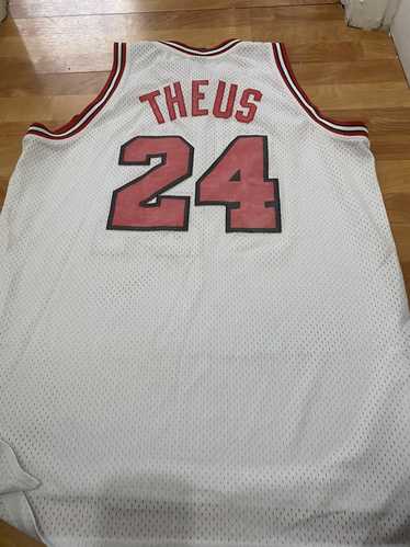 Reebok Rare VTG Reggie Theus Chicago Bulls Sewn Je