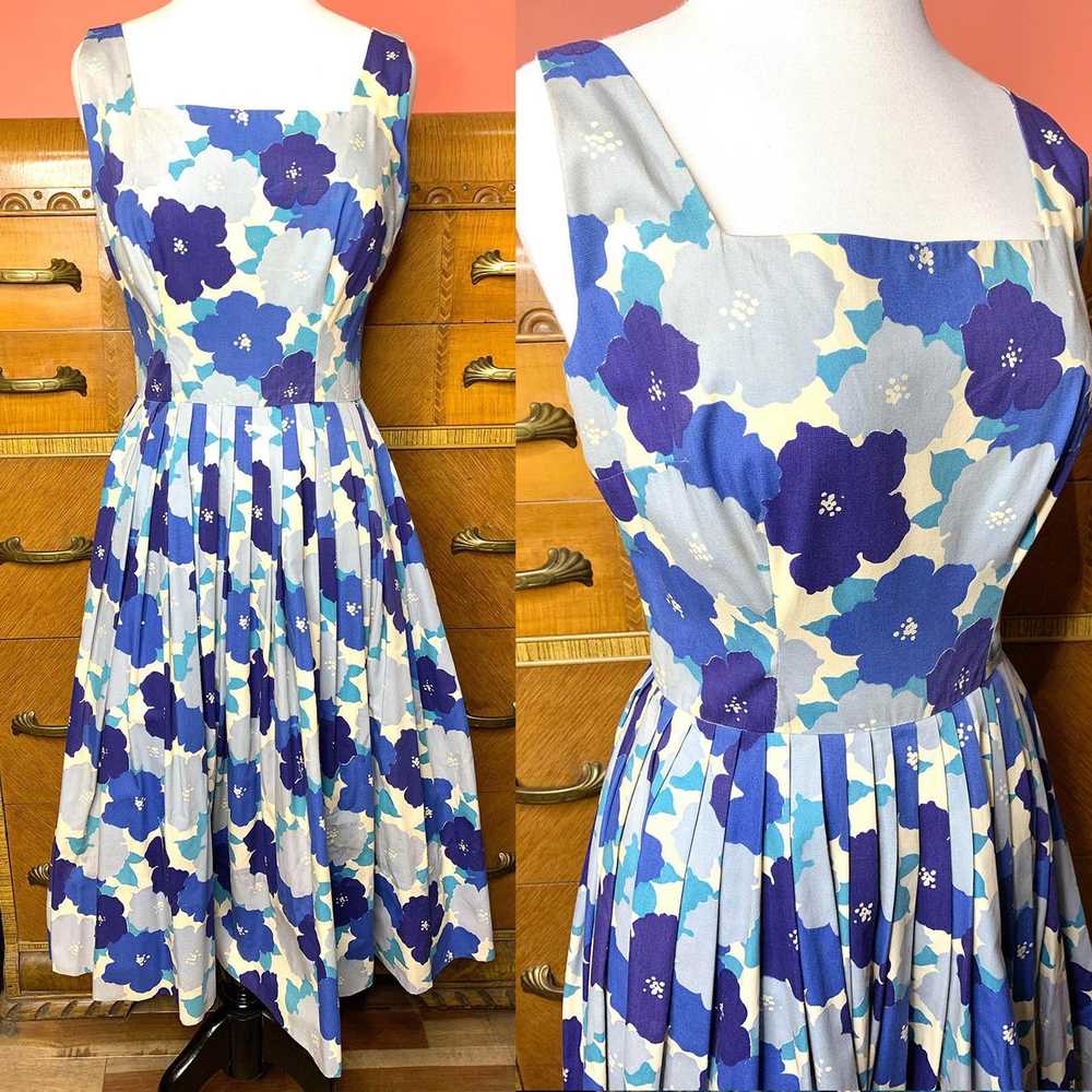 1950s Jumbo Floral Cotton Pleated Swing Dress - image 1