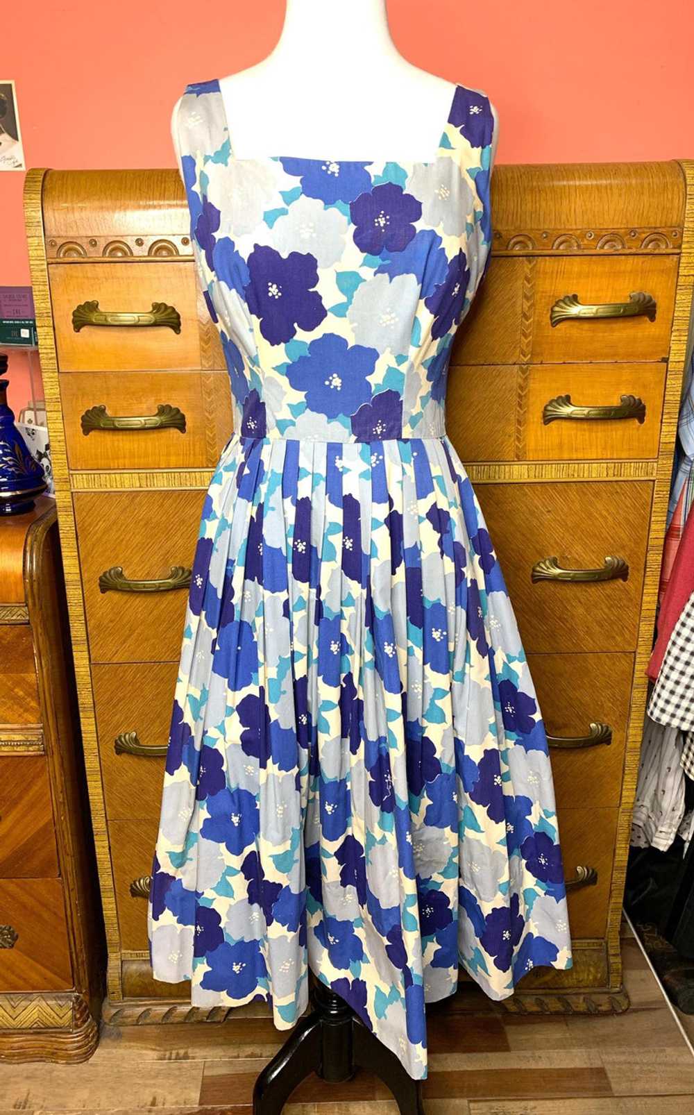 1950s Jumbo Floral Cotton Pleated Swing Dress - image 2