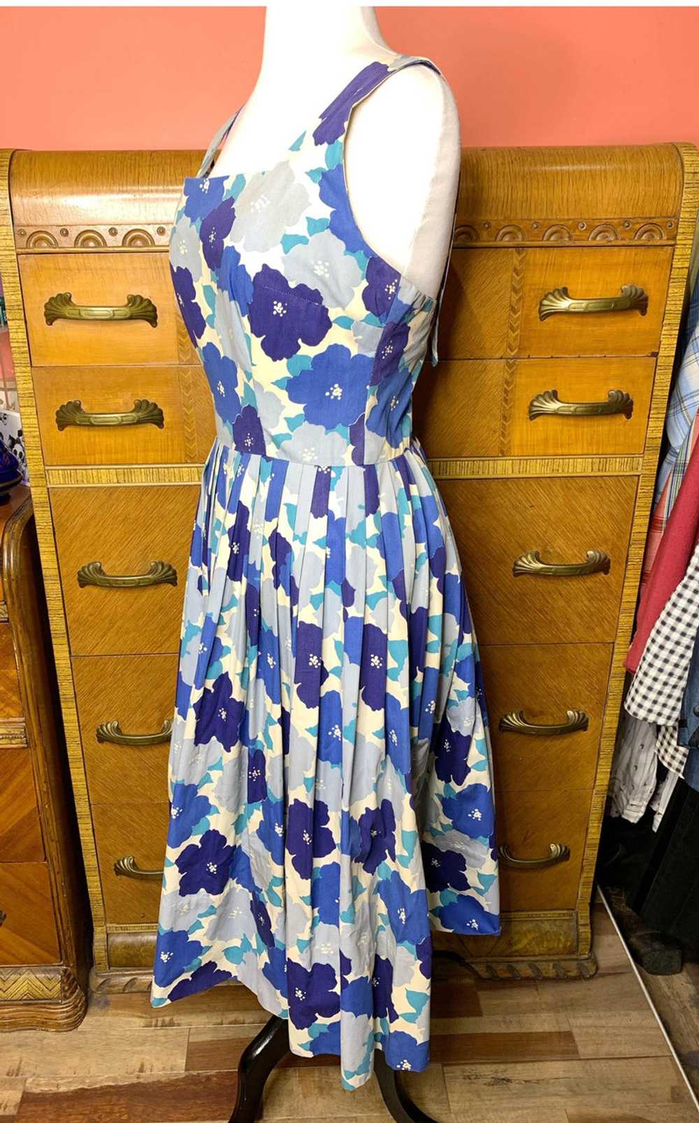 1950s Jumbo Floral Cotton Pleated Swing Dress - image 4