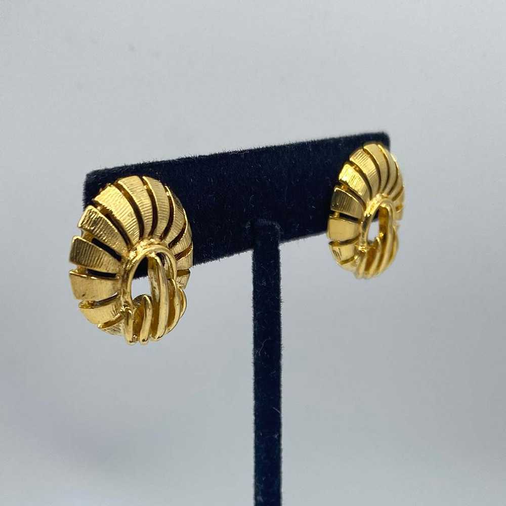 Vintage Gold-Tone Tailored Pierced Earrings - image 2