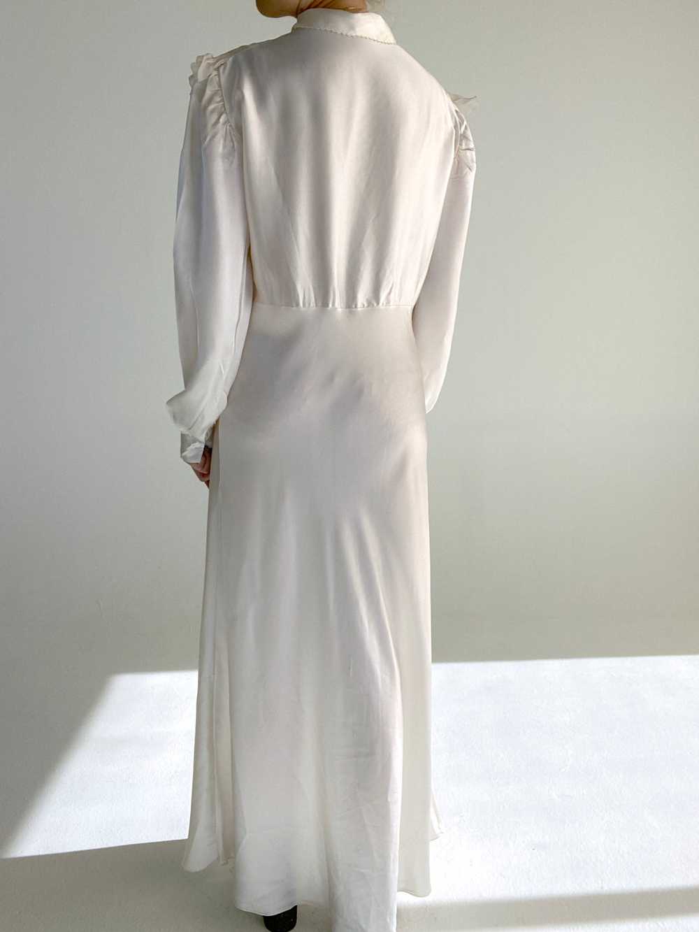 1930's White Silk Satin Long Sleeve Dress - image 5