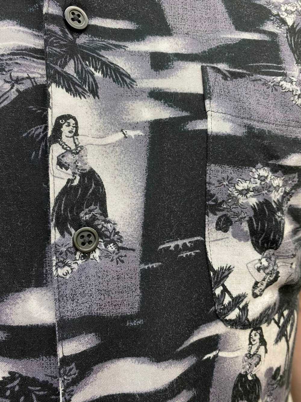 Mens vintage Hawaiian shirt with hula dancer prin… - image 6