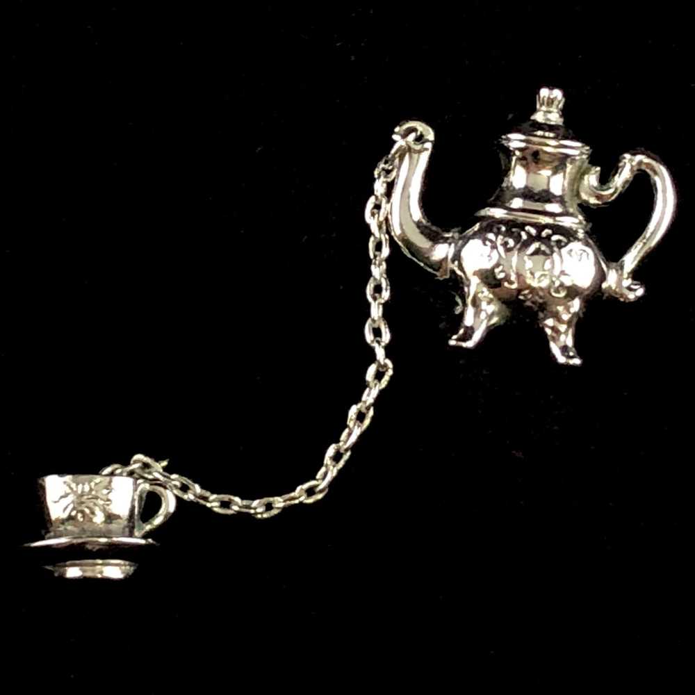 1981 Avon Colonial Teapot Pin - image 1