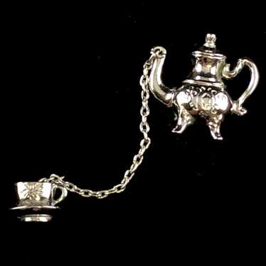 1981 Avon Colonial Teapot Pin - image 1