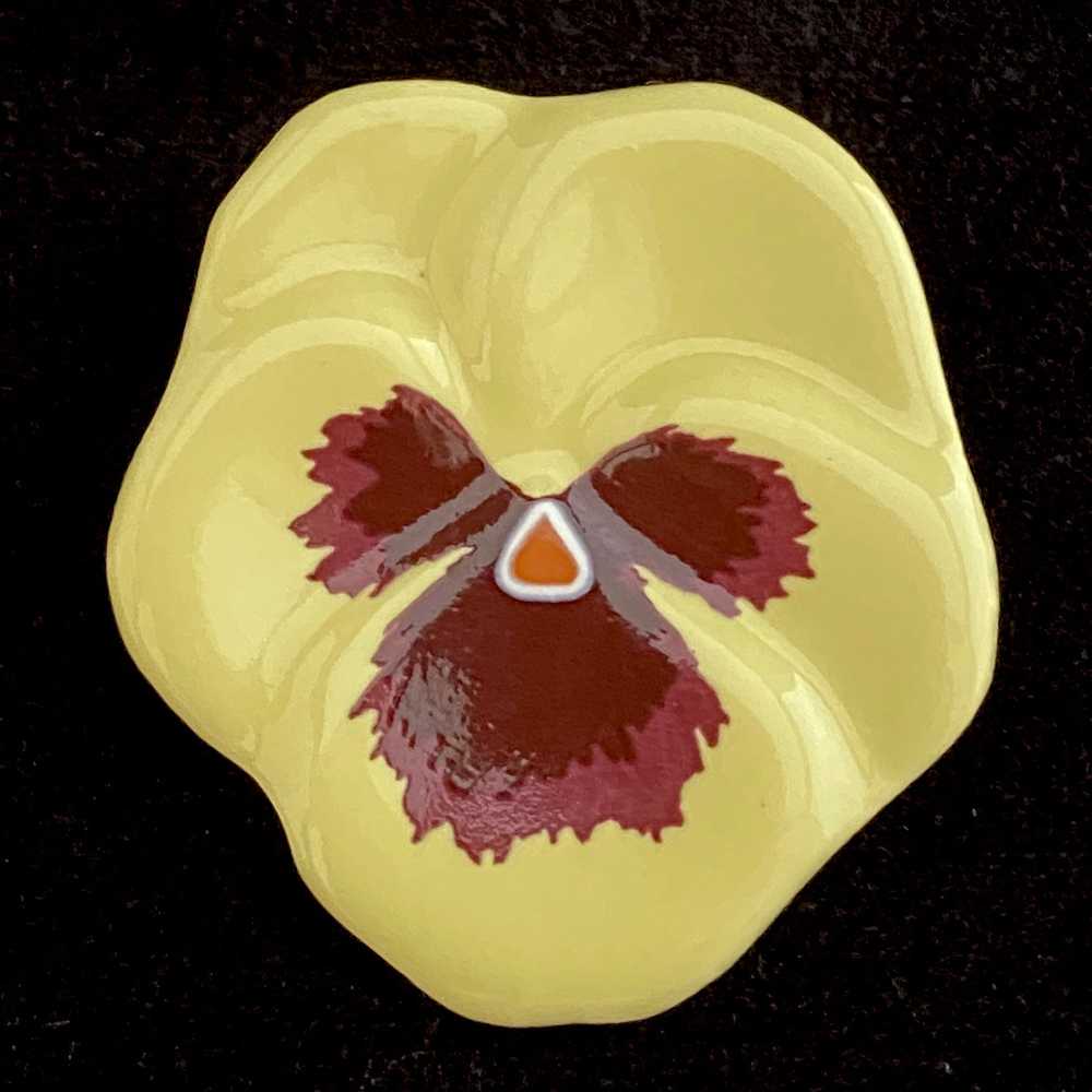 1981 Avon Pansy Brooch - image 1