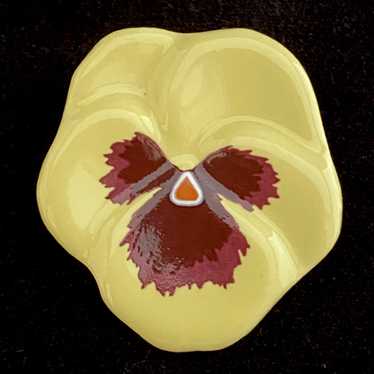 1981 Avon Pansy Brooch - image 1