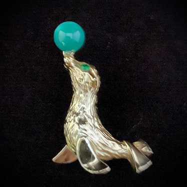 1960s Gerry's Circus Seal Brooch - image 1