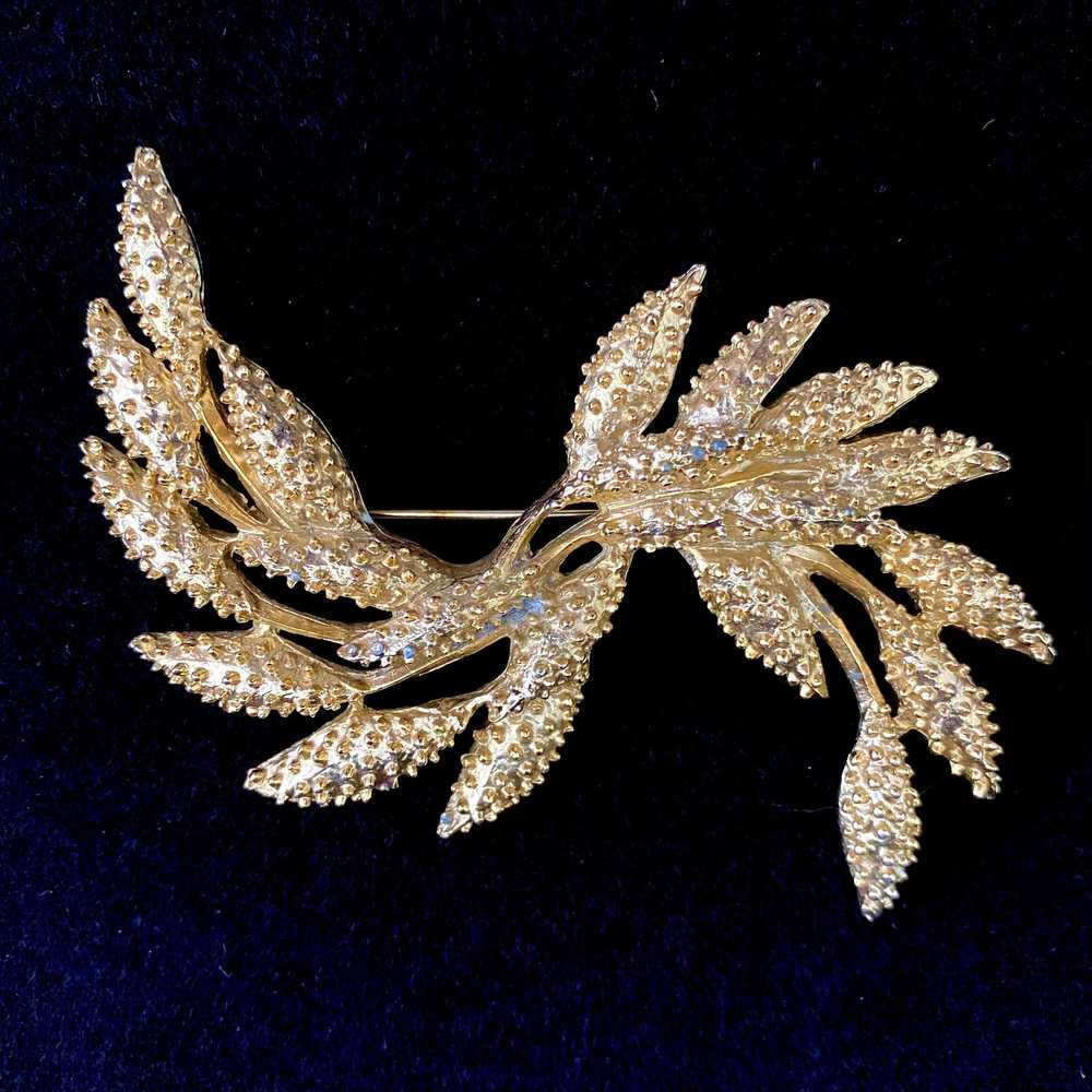 1963 Sarah Coventry Wind Flower Brooch - image 1