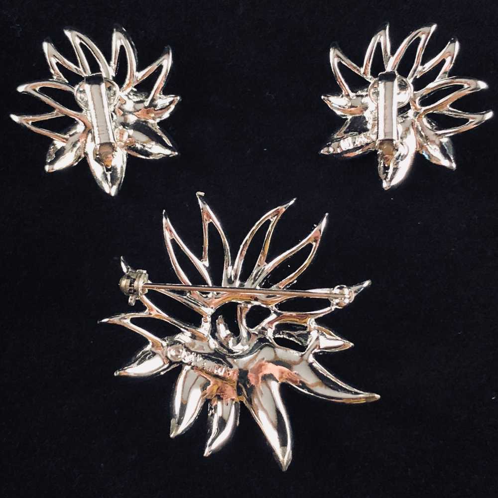 1969 Sarah Coventry Demi-Flower Brooch & Earrings - image 2