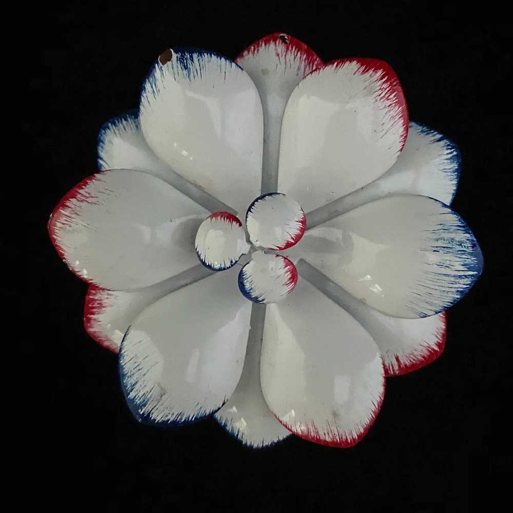 1960s Americana Enamel Flower Brooch - image 1