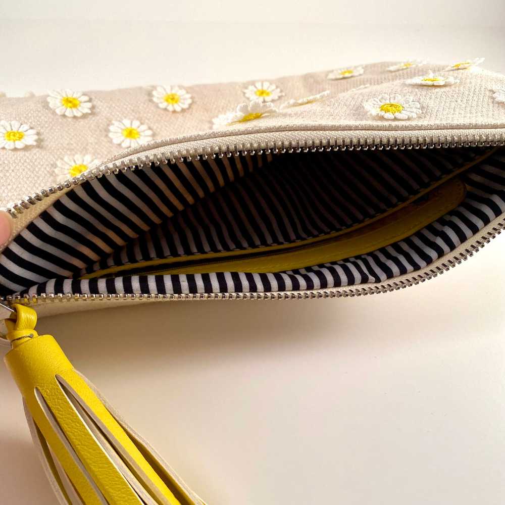 2000s Nila Anthony Daisy Clutch - image 5