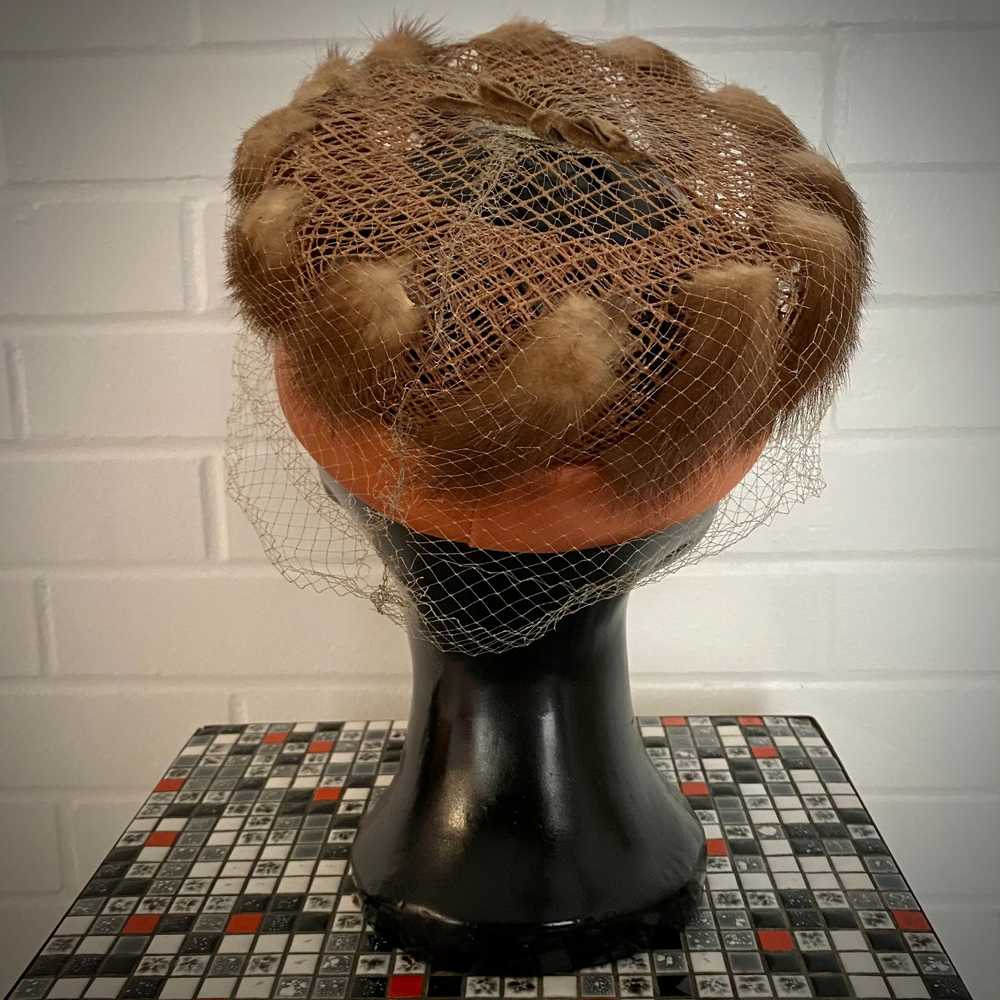 1950s Fur Embellished Pillbox Hat With Veil - image 4