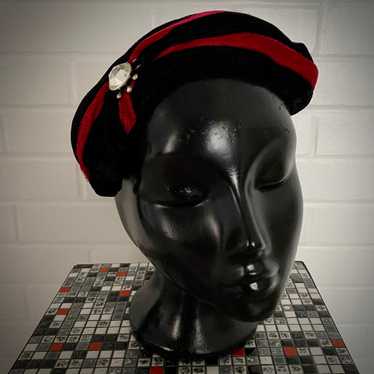 1950s Black & Red Velvet Calot Hat - image 1