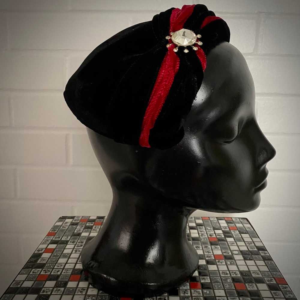 1950s Black & Red Velvet Calot Hat - image 2