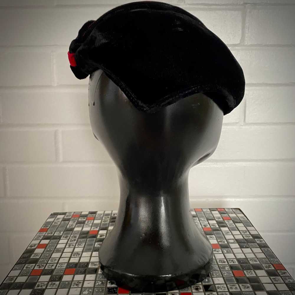 1950s Black & Red Velvet Calot Hat - image 4