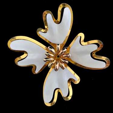 Late 60s/ Early 70s Gold & Ivory Enamel Flower Br… - image 1