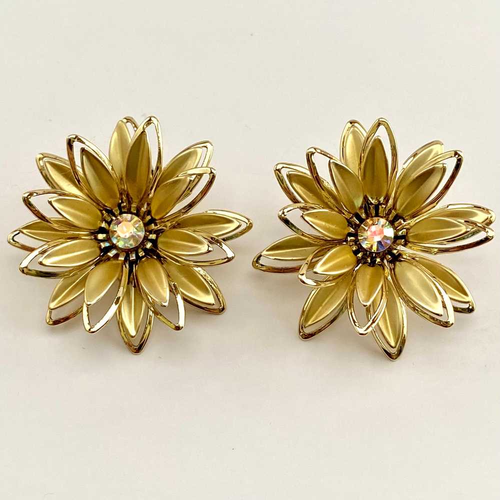 1960s Three Dimensional Flower Earrings - image 1