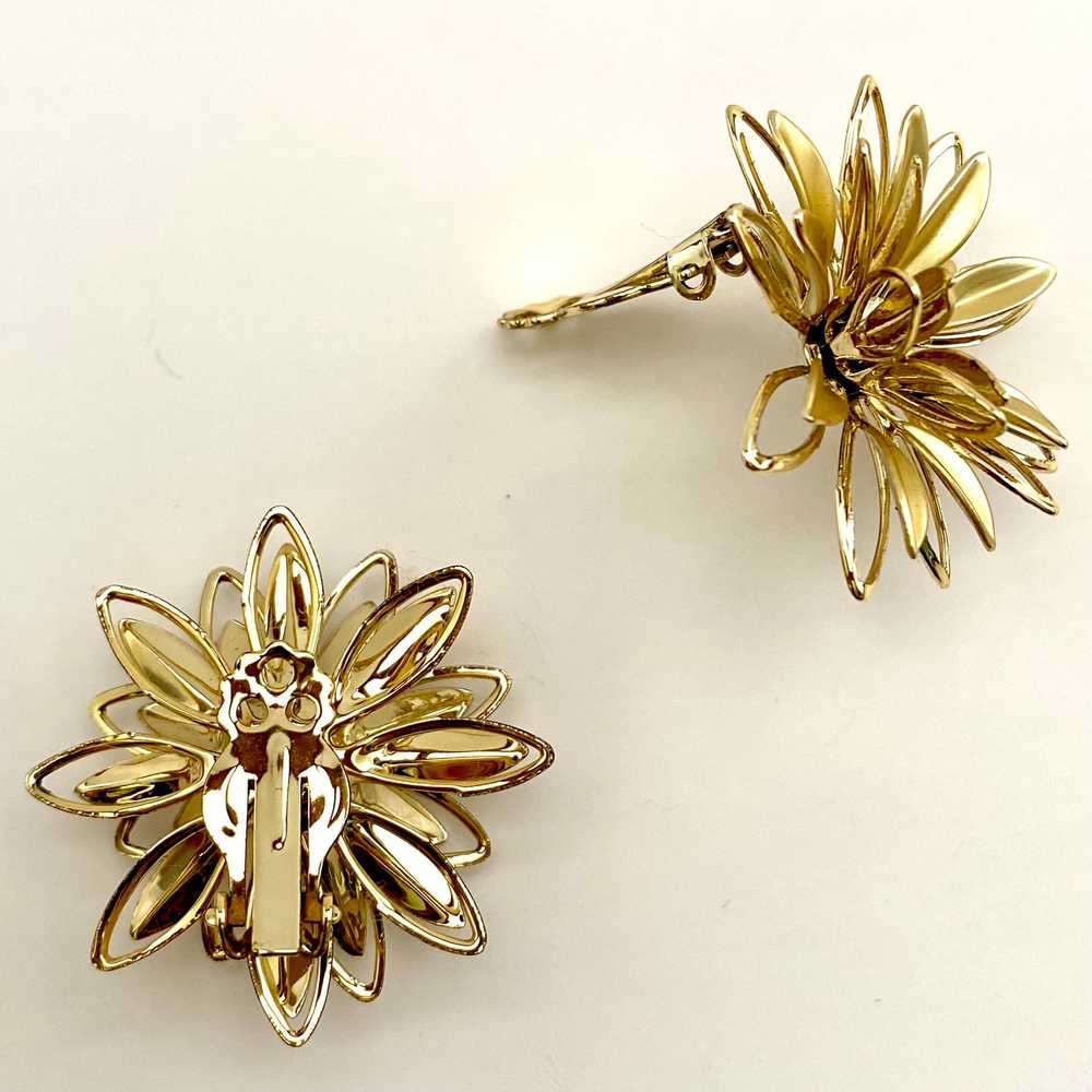 1960s Three Dimensional Flower Earrings - image 2