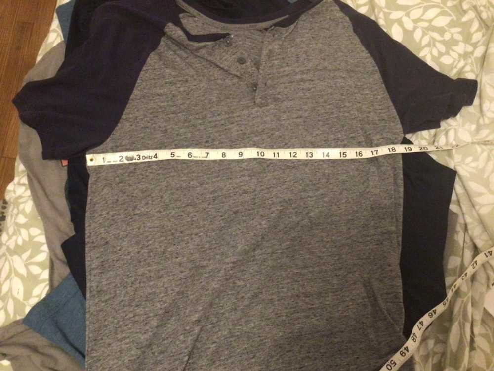 Old Navy × Streetwear Grey and blue old navy tee - image 2