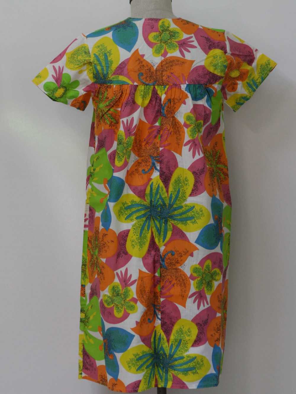 1960's Partial Label Mod Pow Flower Dress - image 3