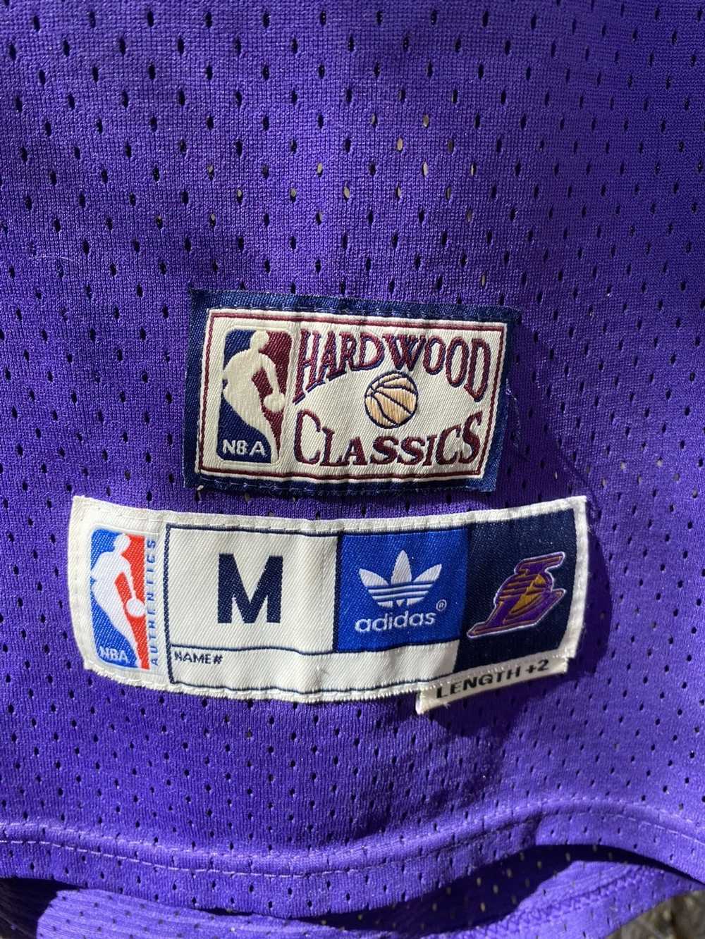 NBA Los Angeles Lakers Magic Johnson 1984 Swingman Classic Road – Seattle  Shirt