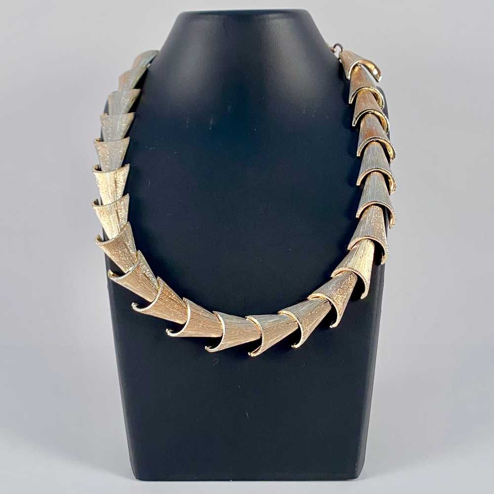 Late 50s/ Early 60s Light Gold-Tone Choker Neckla… - image 1