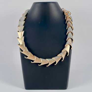 Late 50s/ Early 60s Light Gold-Tone Choker Neckla… - image 1